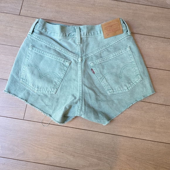 Levi's Cut Off Shorts Size 27 - Picture 2 of 5